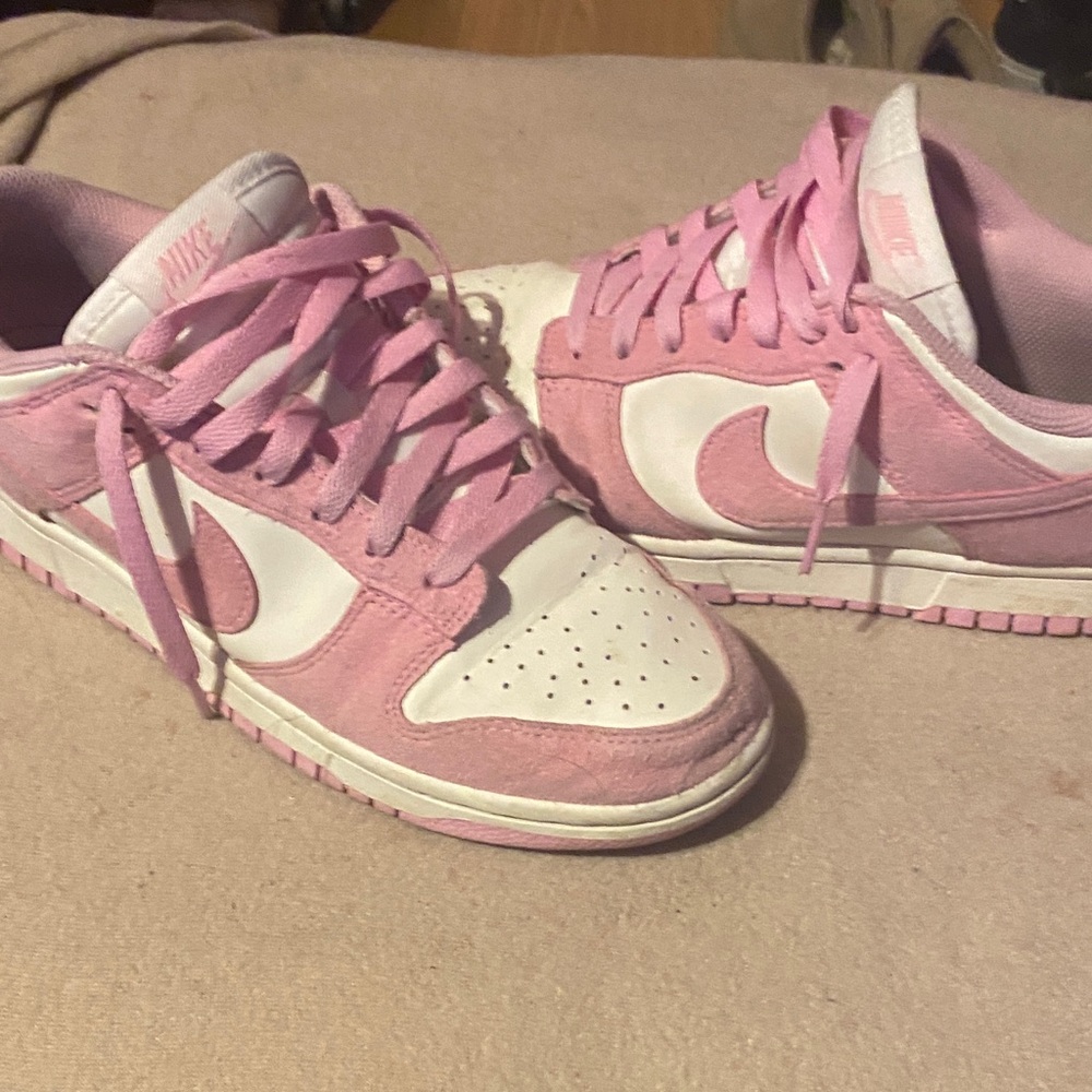 Nike Women's Pink and White Low-Top Sneakers